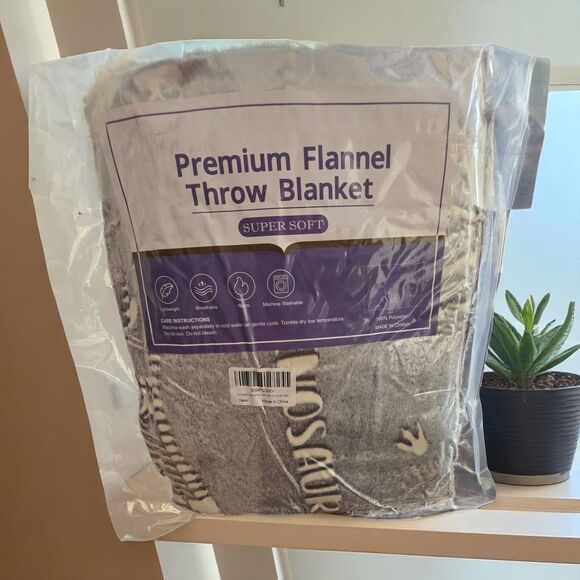 Gray Blanket Flannel 50"x60" Soft Cozy Throw for Kids - Picture 14 of 16